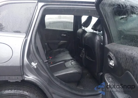 2020 Jeep Cherokee Latitude Plus 4X4 z USA, uszkodzony, nr VIN 1C4PJMLB4LD586912